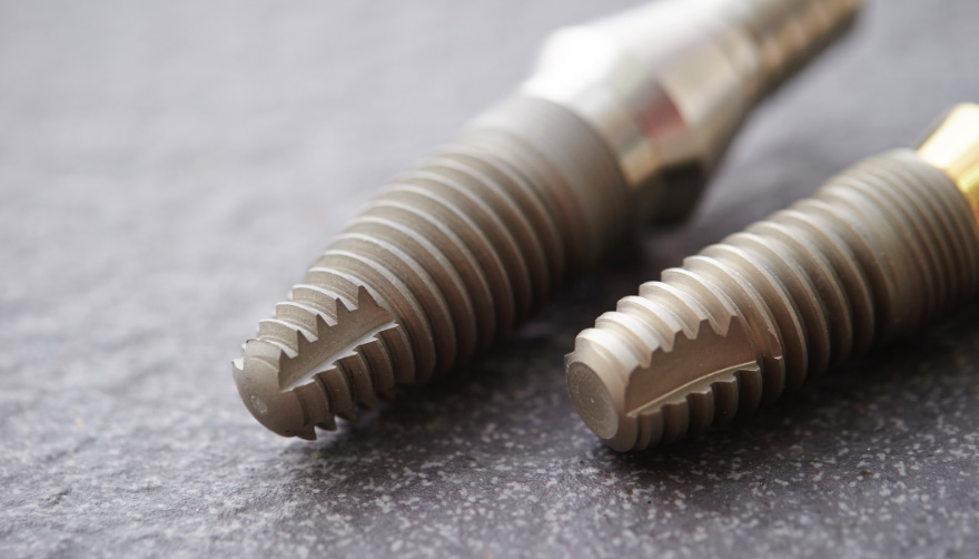 3大メーカーの特徴を取り入れたオステムインプラント